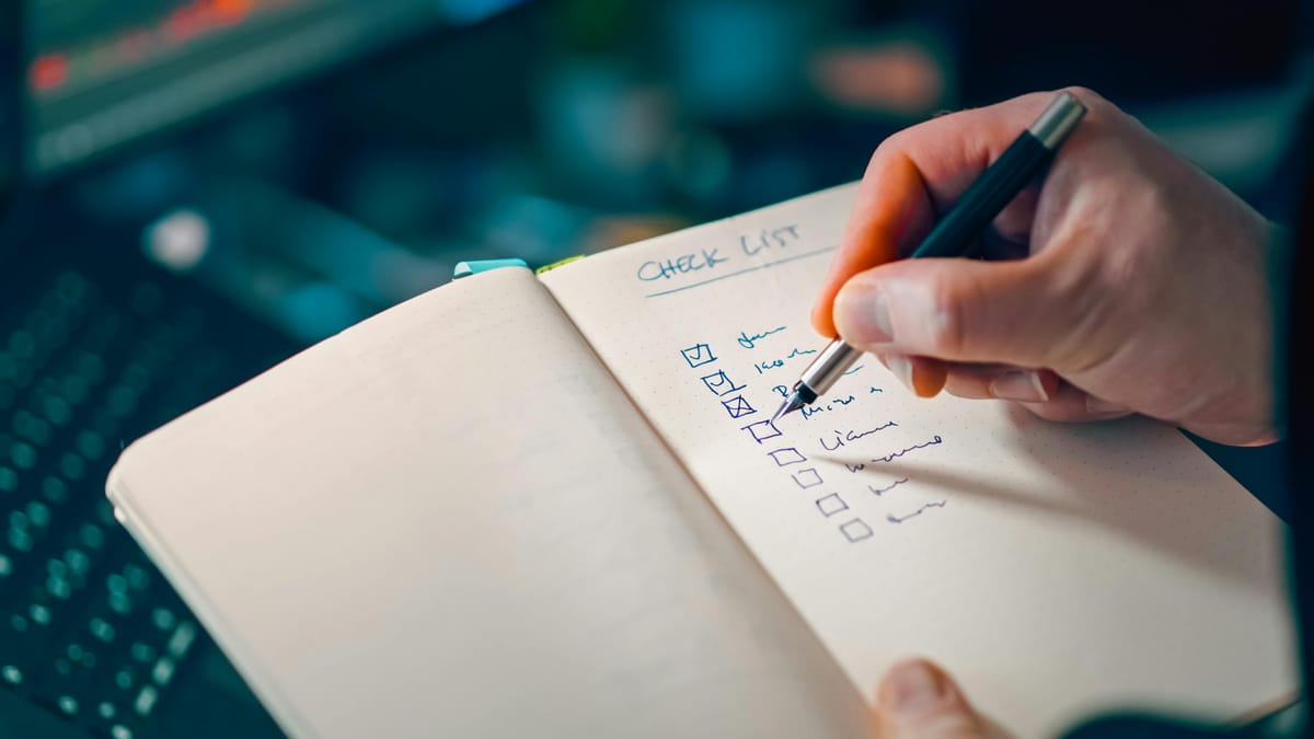 Workflow Menulis dengan AI yang Aman: Draft → Review → Publish