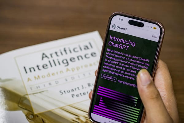 Cara Verifikasi Output AI: Sistem Anti-Halusinasi yang Praktis