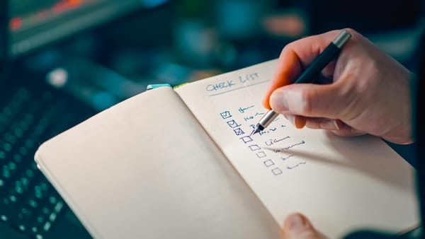 Workflow Menulis dengan AI yang Aman: Draft → Review → Publish